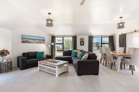 Photo of property in 105 Everitt Crescent, Whangamata, 3620