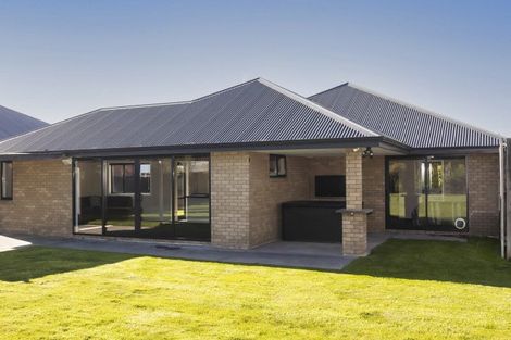 Photo of property in 60 Luxembourg Crescent, Halswell, Christchurch, 8025