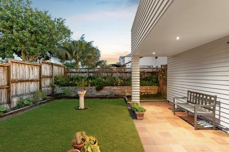 Photo of property in 1a Lobelia Rise, Goodwood Heights, Auckland, 2105