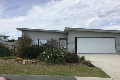 Photo of property in 14 Weka Street, Mangawhai, 0505