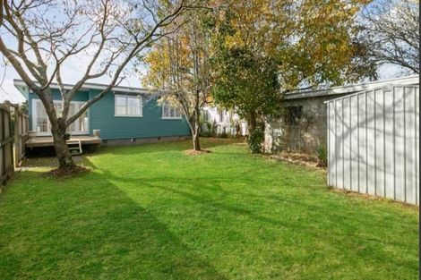 Photo of property in 18 Woodglen Road, Glen Eden, Auckland, 0602