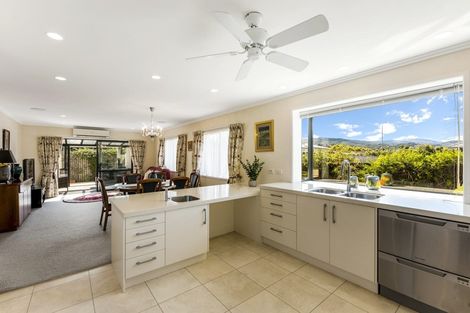 Photo of property in 4 Sunstone Crescent, Brown Owl, Upper Hutt, 5018