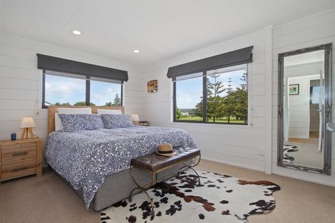 Photo of property in 3 Stella Drive, Clarks Beach, 2122