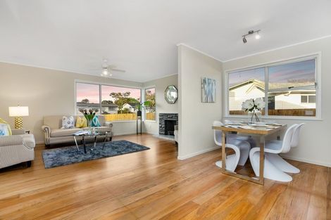 Photo of property in 10 Awakino Place, Manurewa, Auckland, 2102
