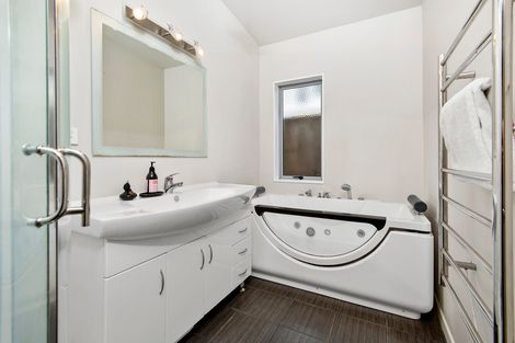 Photo of property in 4a Barberton Terrace, Red Hill, Papakura, 2110