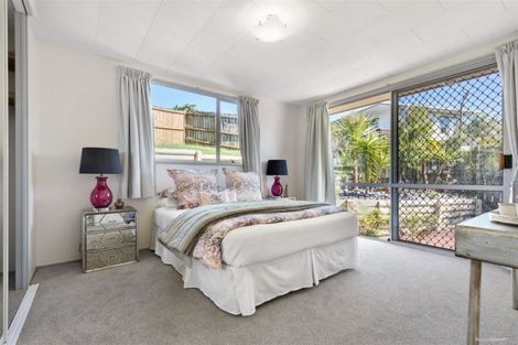 Photo of property in 9 Exeter Place, Unsworth Heights, Auckland, 0632
