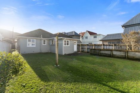 Photo of property in 10 Cambridge Street, Tawa, Wellington, 5028