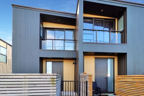 Photo of property in 2/20 Trent Street, Island Bay, Wellington, 6023