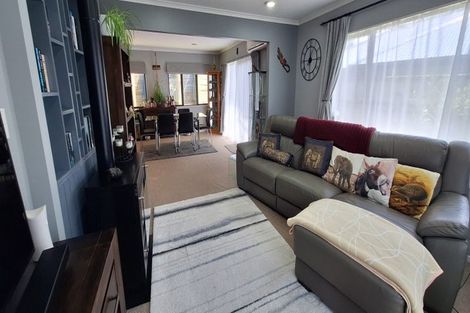 Photo of property in 22 Aragon Grove, Kingsley Heights, Upper Hutt, 5018