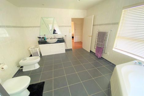 Photo of property in 4 Yeoman Place, Howick, Auckland, 2014