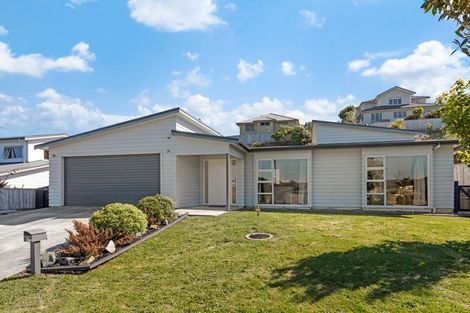 Photo of property in 18 Dusky Crescent, Aotea, Porirua, 5024