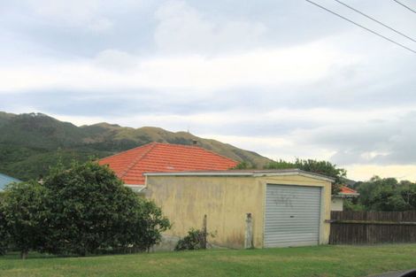 Photo of property in 25 Handyside Street, Tawa, Wellington, 5028