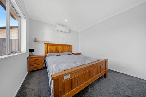 Photo of property in 14 Whareatua Avenue, Takanini, 2112