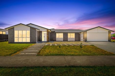 Photo of property in 6 Coote Way, Kumeu, 0810