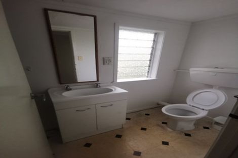 Photo of property in 18 Waiohua Road, Greenlane, Auckland, 1061