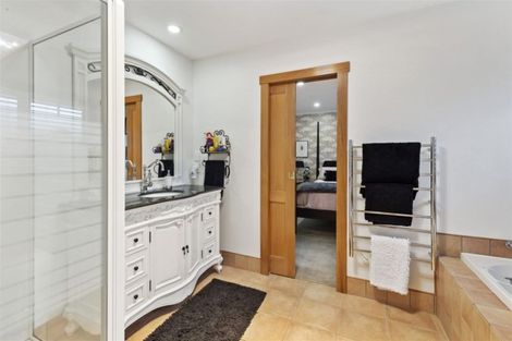 Photo of property in 20 Fernwater Place, Flagstaff, Hamilton, 3210