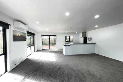 Photo of property in 81 Totaravale Drive, Totara Vale, Auckland, 0629