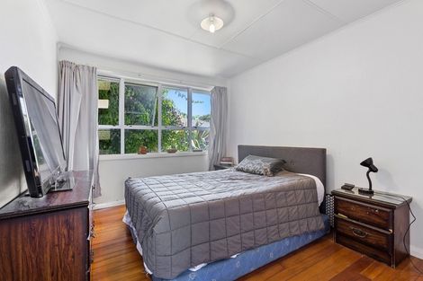 Photo of property in 9 Karaka Street, Merrilands, New Plymouth, 4312