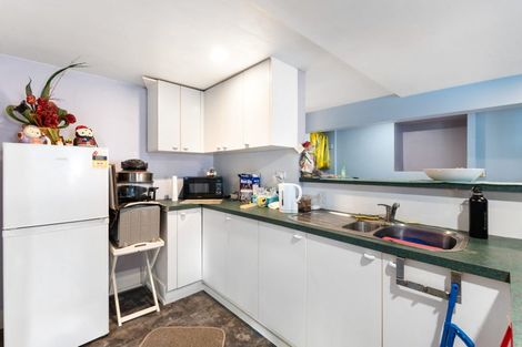 Photo of property in 49 Pupuke Road, Birkenhead, Auckland, 0627