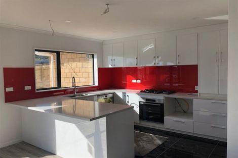 Photo of property in 11 Shibata Rise, Ranui, Auckland, 0612