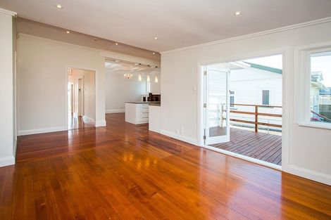 Photo of property in 120 West End Road, Westmere, Auckland, 1022