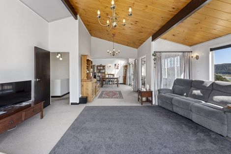 Photo of property in 13 Kenilworth Grove, Silverstream, Upper Hutt, 5019