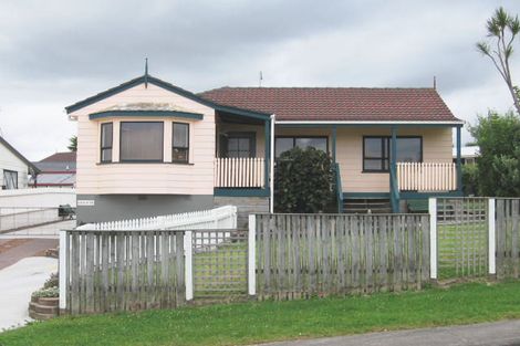 Photo of property in 4 Madigan Place, Glendene, Auckland, 0602