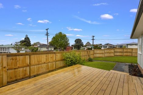 Photo of property in 1/3 Daphne Street, Kelston, Auckland, 0602