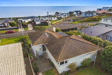 Photo of property in 176 Karaka Street, Castlecliff, Whanganui, 4501
