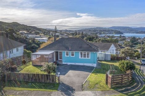 Photo of property in 2 Ngahue Crescent, Elsdon, Porirua, 5022