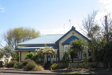 Photo of property in 163 Molesworth Street, New Plymouth, 4312