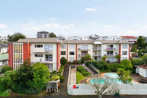 Photo of property in 12/10 Hunter Street, Hamilton Lake, Hamilton, 3204