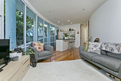 Photo of property in 1/51 Rangitoto Terrace, Milford, Auckland, 0620
