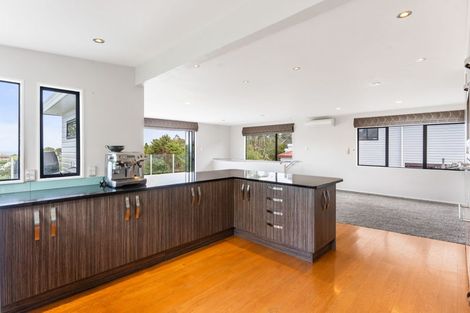 Photo of property in 84 Wade River Road, Stanmore Bay, Whangaparaoa, 0932
