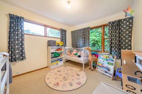 Photo of property in 30 Kiwi Crescent, Tawa, Wellington, 5028