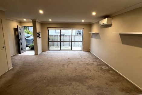 Photo of property in 6 Brindle Way, Newlands, Wellington, 6037