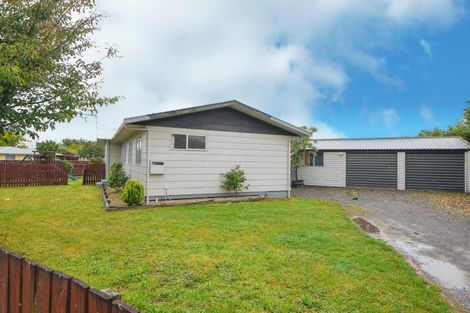 Photo of property in 14 Baillie Crescent, Carterton, 5713