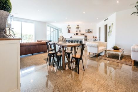 Photo of property in 52 Delamore Drive, Oneroa, Waiheke Island, 1081