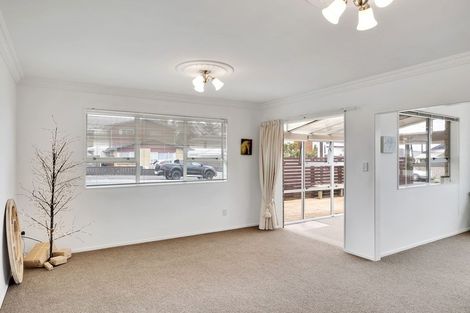 Photo of property in 1/4 French Street, Moturoa, New Plymouth, 4310
