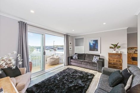 Photo of property in 5 Resolution Drive, Gulf Harbour, Whangaparaoa, 0930