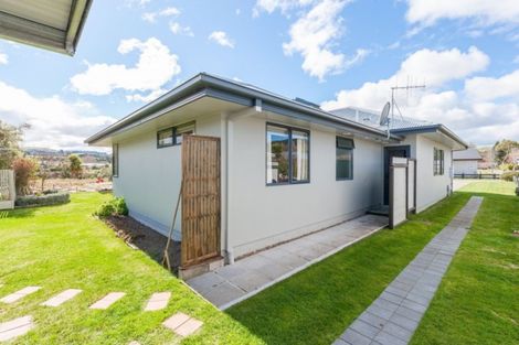Photo of property in 14 Lakemere Way, Kinloch, Taupo, 3377
