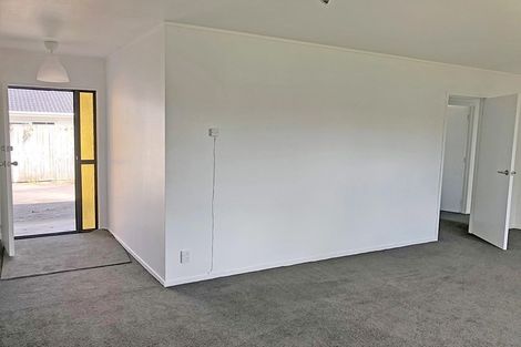 Photo of property in 1/18 Tironui Station Road East, Papakura, 2112