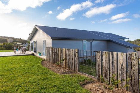 Photo of property in 2 Manuka Close, Mangawhai, 0505