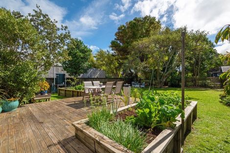 Photo of property in 7 Parakai Avenue, Parakai, 0830