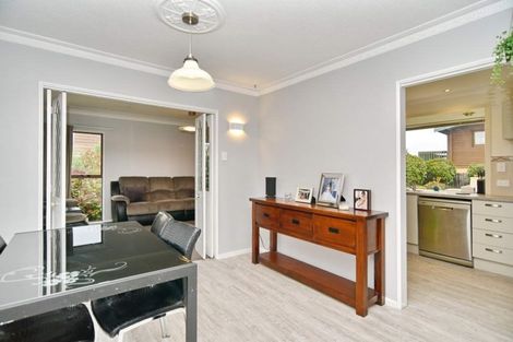 Photo of property in 15 Sonning Place, Redwood, Christchurch, 8051