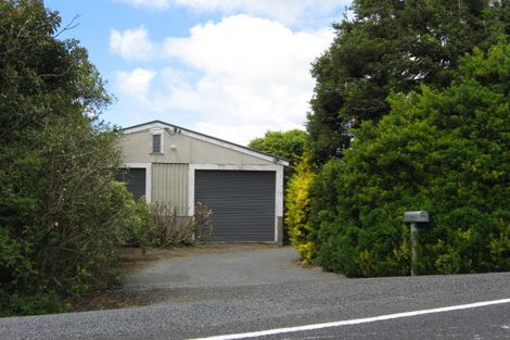 Photo of property in 793 Waitakere Road, Kumeu, 0891