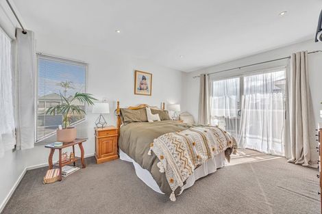 Photo of property in 3 Bridgehead Cove, West Harbour, Auckland, 0618