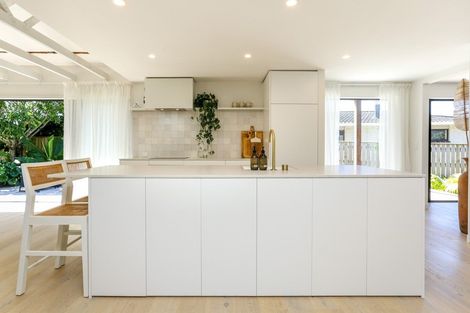 Photo of property in 23 Linda Street, Oakura, 4314