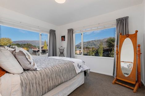 Photo of property in 5 Mount Iron Drive, Wanaka, 9305