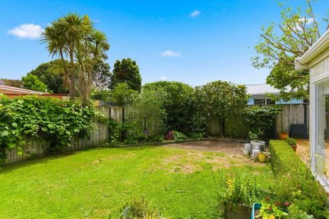 Photo of property in 17 Walton Road, Paraparaumu Beach, Paraparaumu, 5032